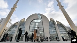 Almanya'nın Köln şehrindeki Merkez Camii.